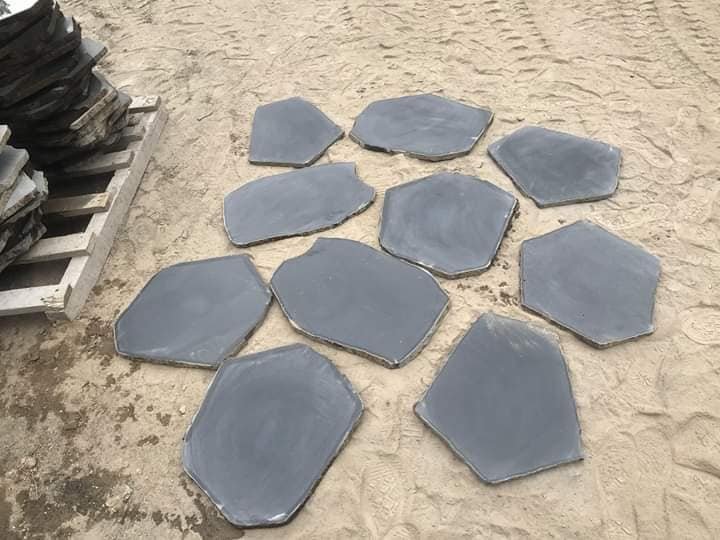 BLACK BASALT STEPPING STONE