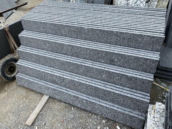 ASH BLACK GRANITE FLAMED